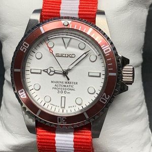 SEIKO SII NH35 MOD 39mm Domed White Dial Redwhite NATO Brown Bezel Vintage Build